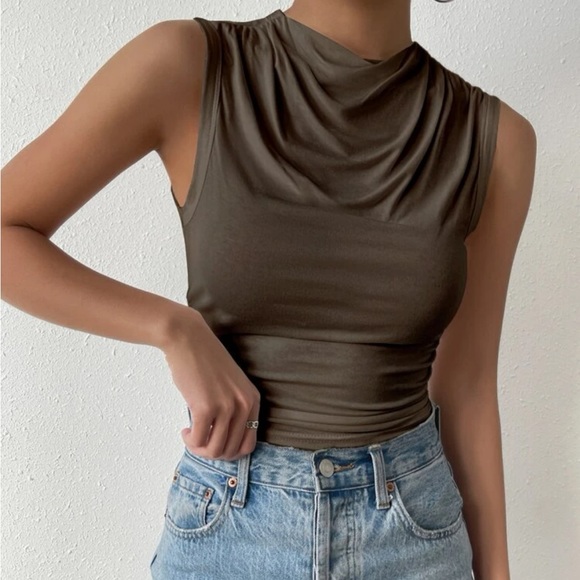 Draped Collar Ruched Tank Top - Picture 4 of 11
